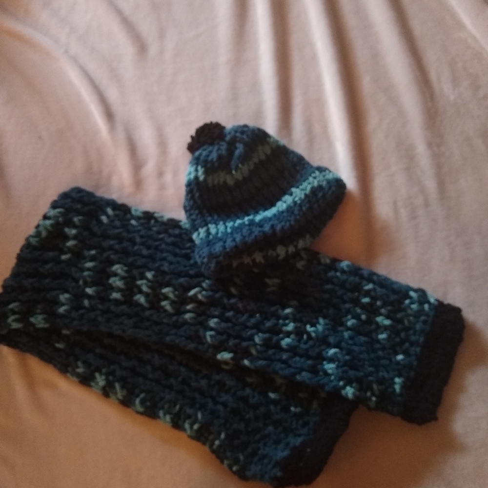 Hat and scarf set